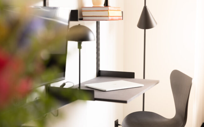 A well-equipped working desk in one of our fully furnished studio apartments in Brussels